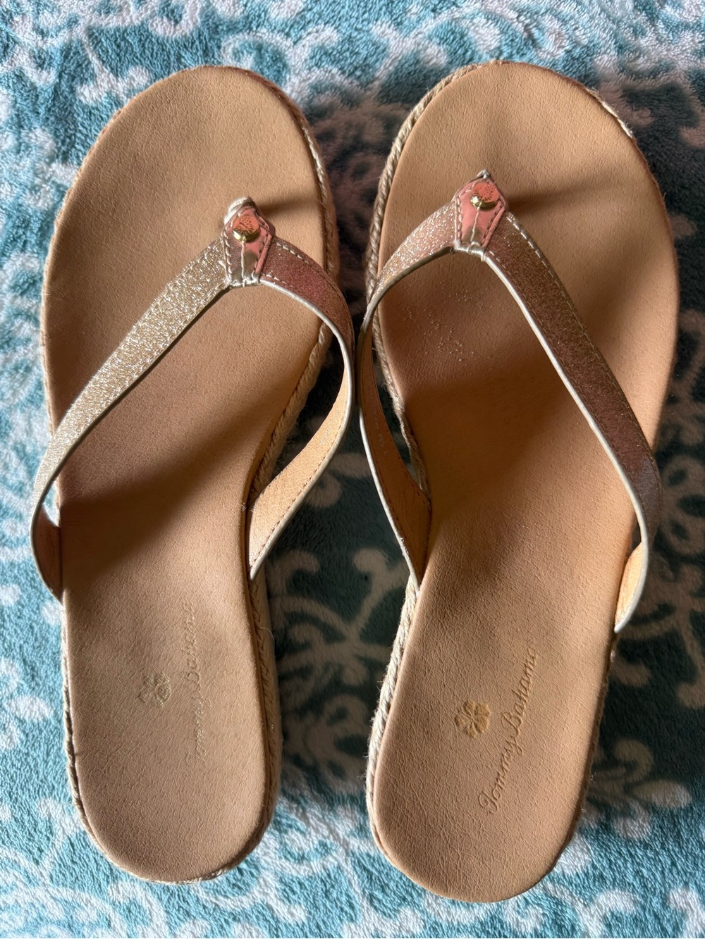 Tommy Bahama Flip Flops Gold Sparkles Size 7.5